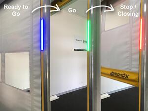 Integrated Traffic Lights for Rapid Doors
